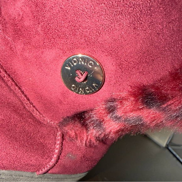Vionic Fairfax Red Faux Fur Suede Winter Boots Ankle Booties Winter Size 9 - Picture 6 of 9